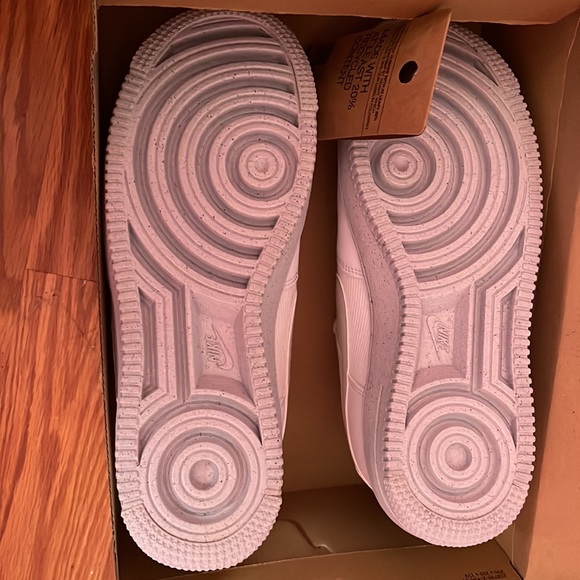 Nike - Picture 4 of 4